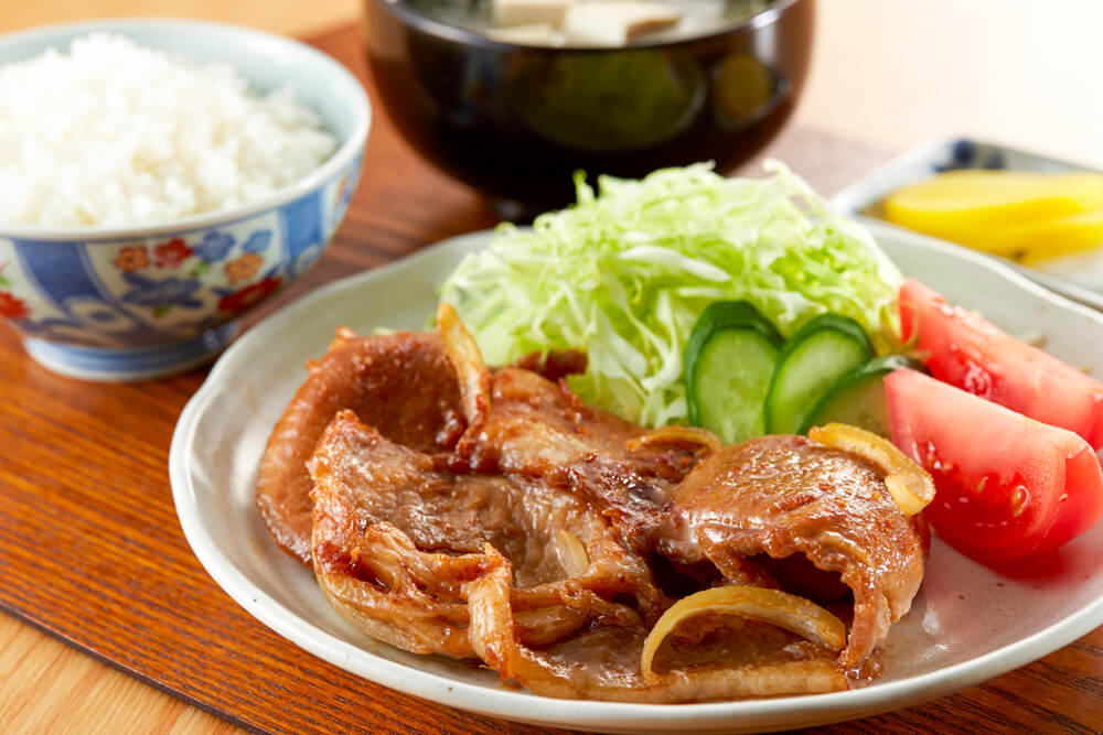 豚肉のしょうが焼きとご飯と味噌汁