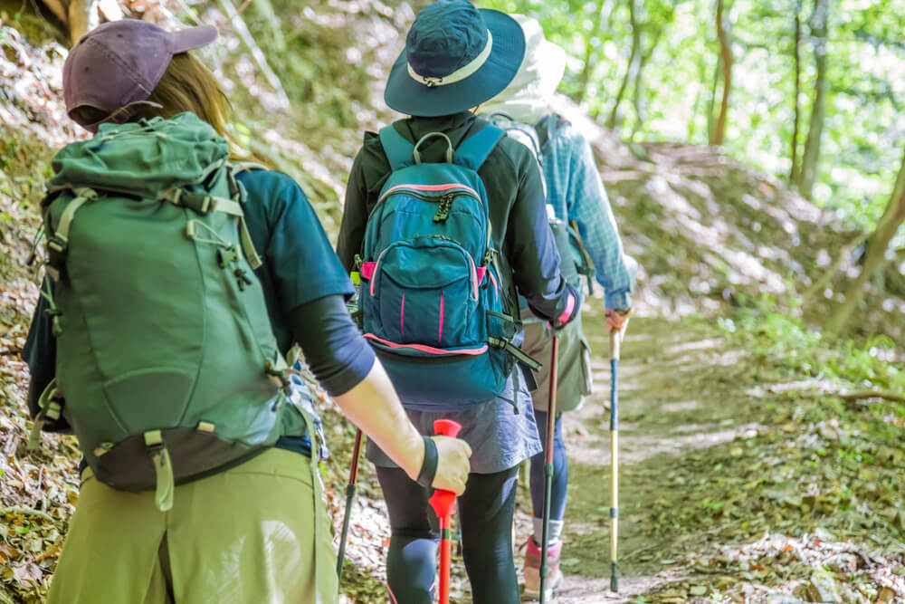 登山する女性達