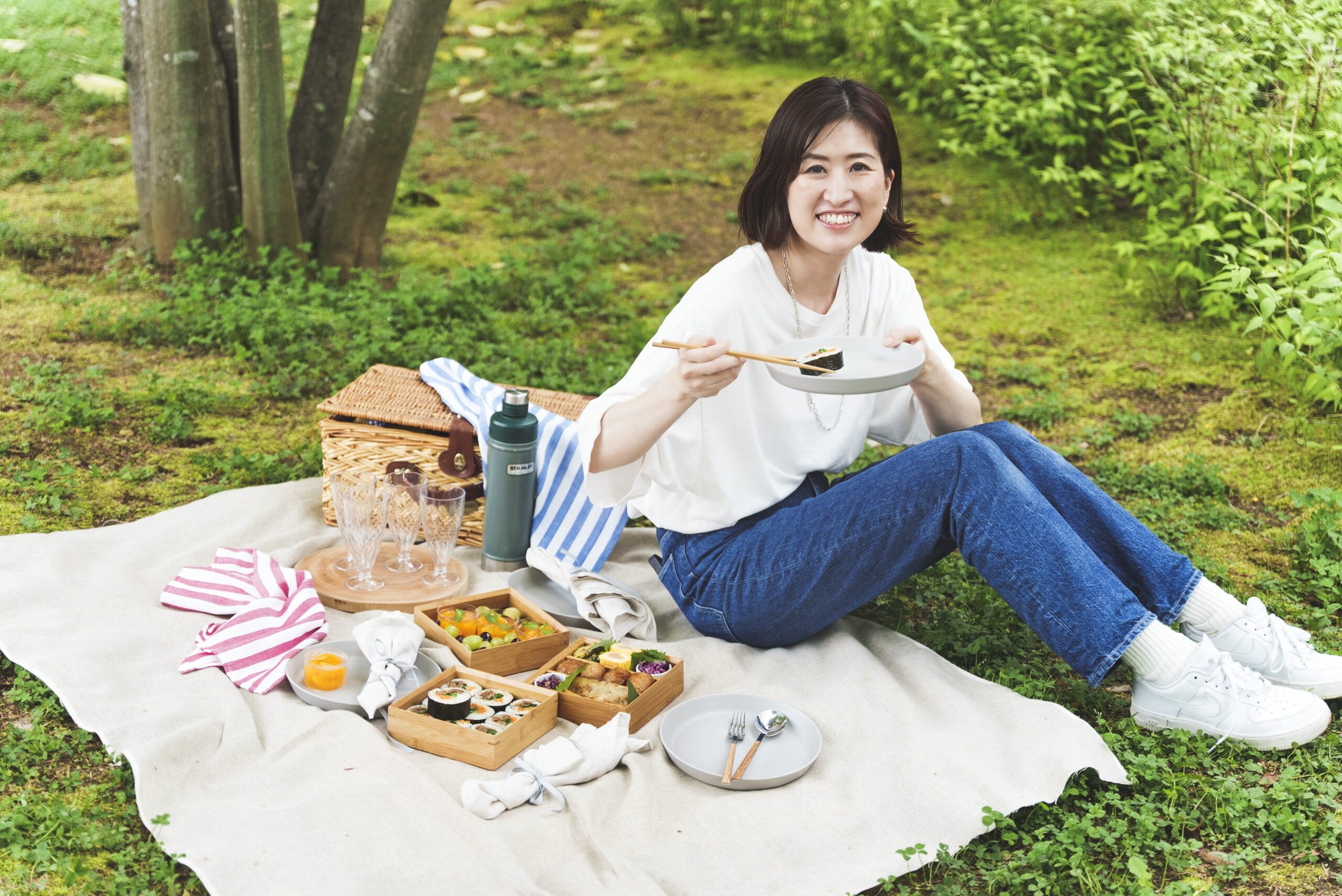 ピクニックをする山本了子さん