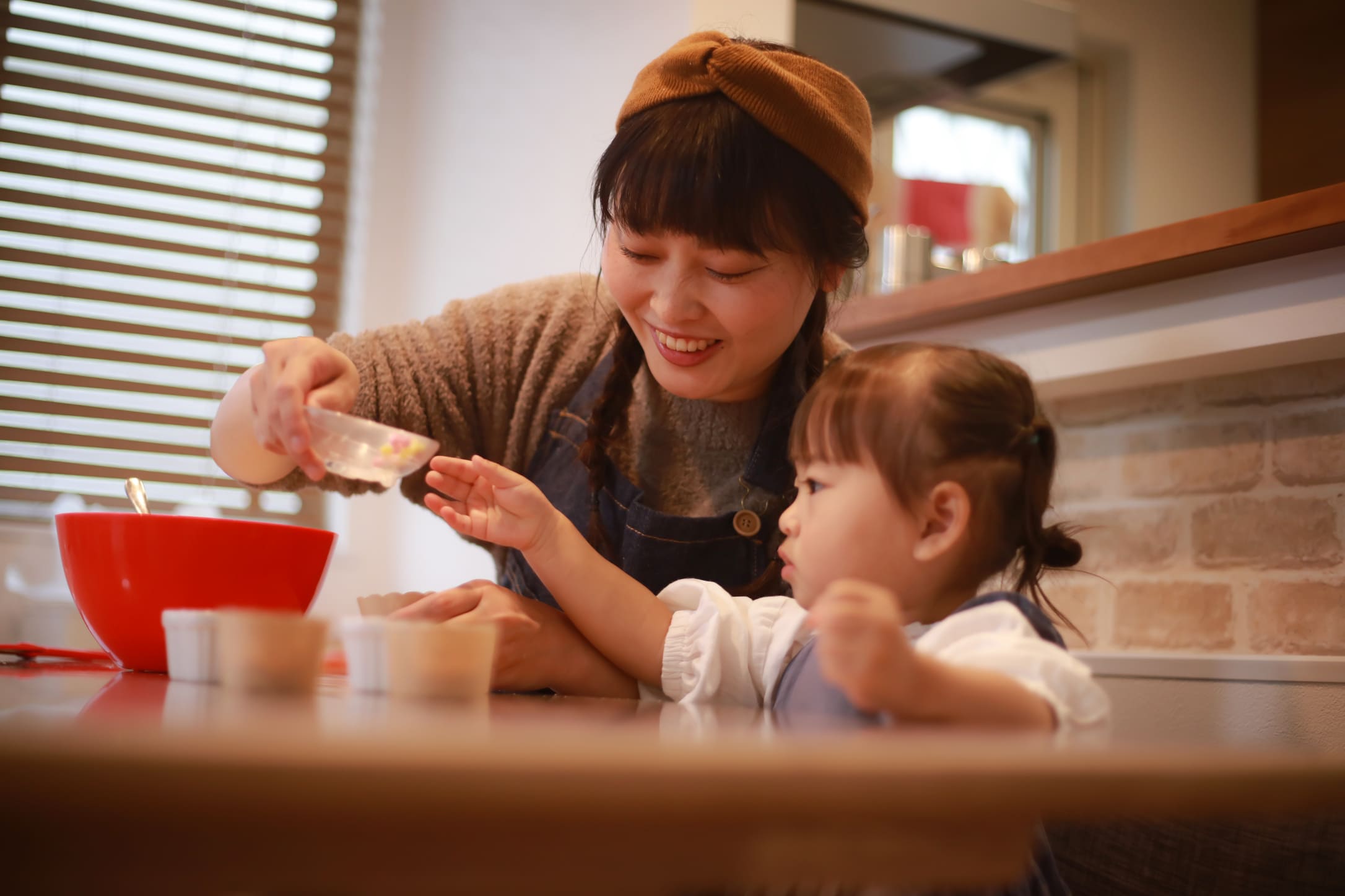 グミ作りをする幼女と親