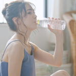 正しい水の飲み方や適切な量・タイミングは？水と美容の関係を解説！