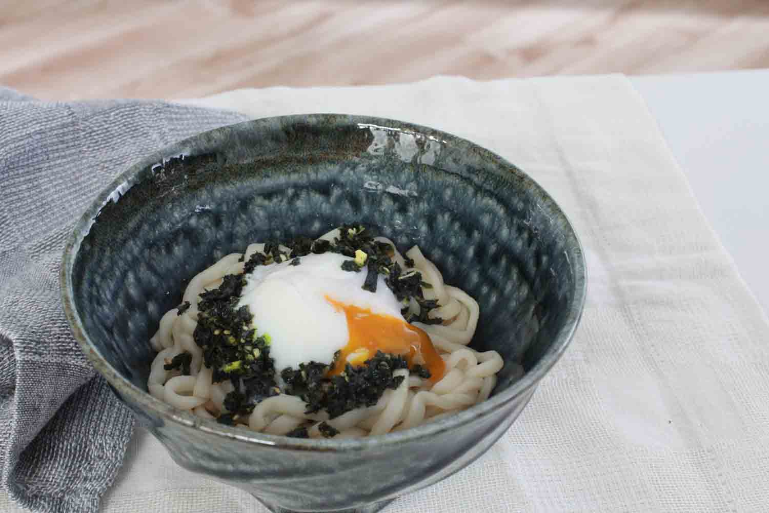 「ふりかけるザクザクわかめ®生姜香るねぎ塩味」×うどん