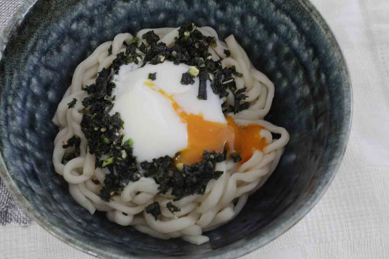 「ふりかけるザクザクわかめ®生姜香るねぎ塩味」×うどん