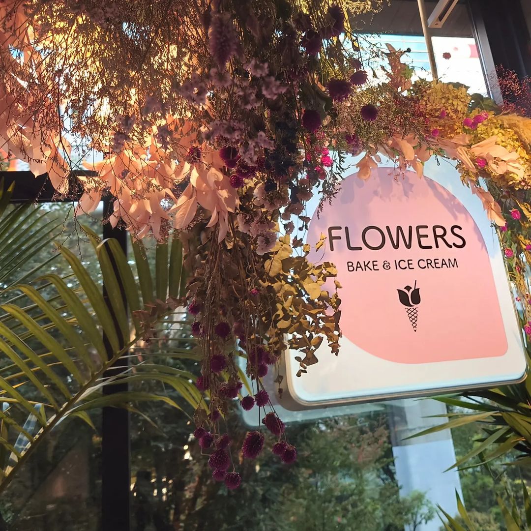 FLOWERS Bake&Icecream 店内写真