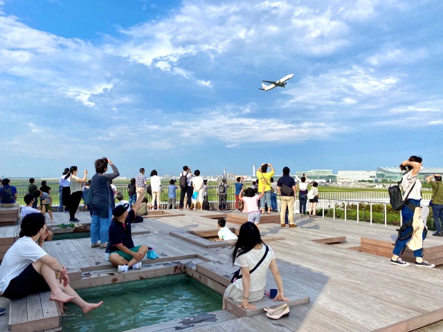 HANEDA INNOVATION CITYの足湯スカイデッキ