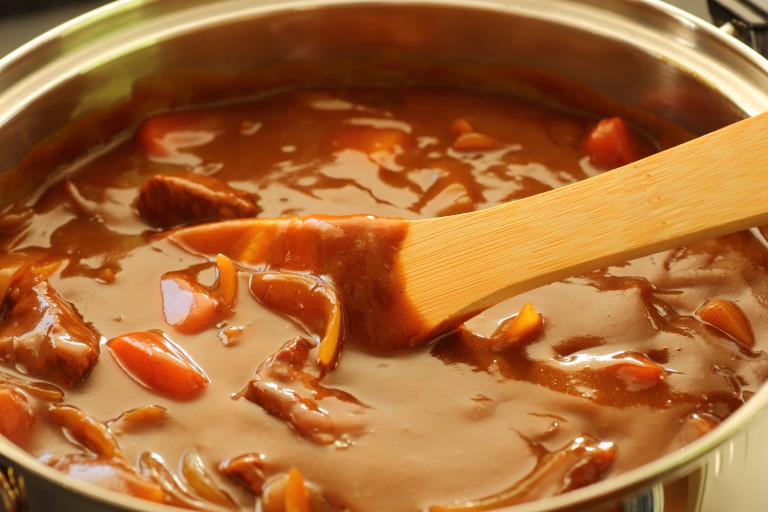 カレーライス　Japanese curry カレーを煮込む鍋　木べら
