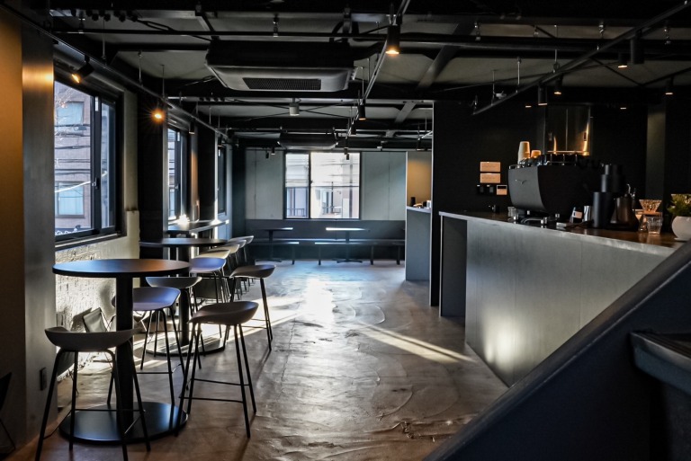 Peak by SWELL COFFEE ROASTERSの店舗内観