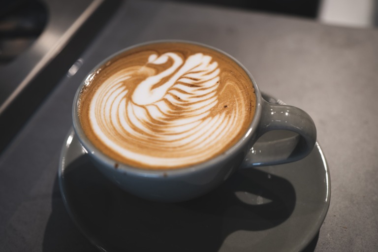 Peak by SWELL COFFEE ROASTERSのラテ