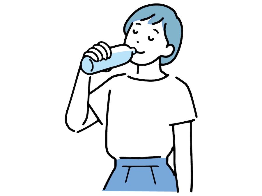 ペットボトルで水分補給をする女性のイラスト