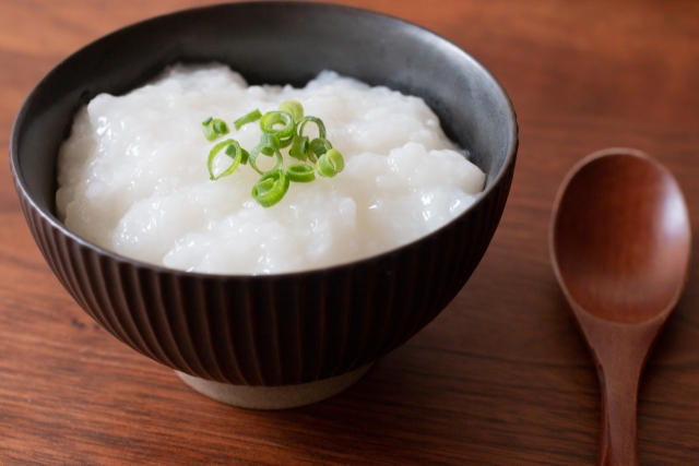 柔らかいお粥　木製スプーン