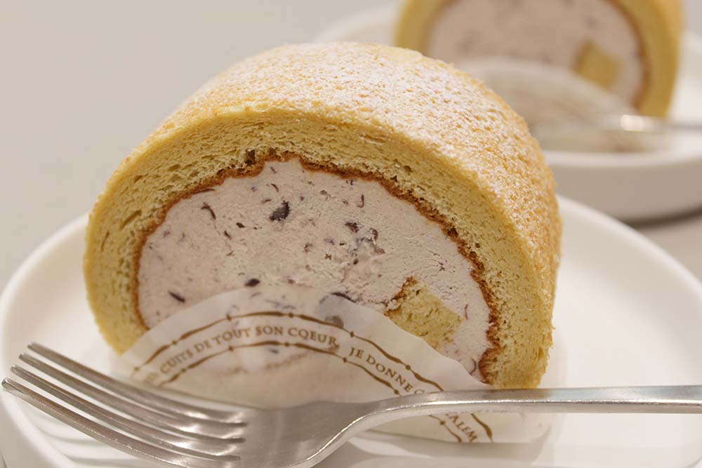 醤油香る有機あんこのロールケーキ