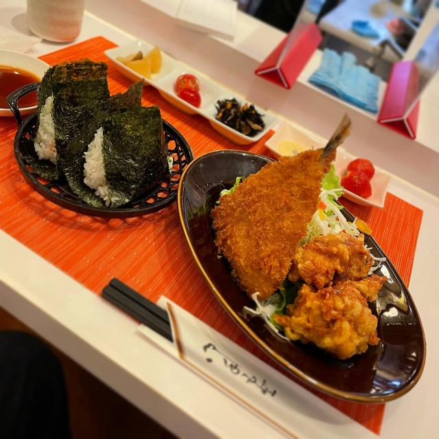 おにぎりのさんかく山の定食