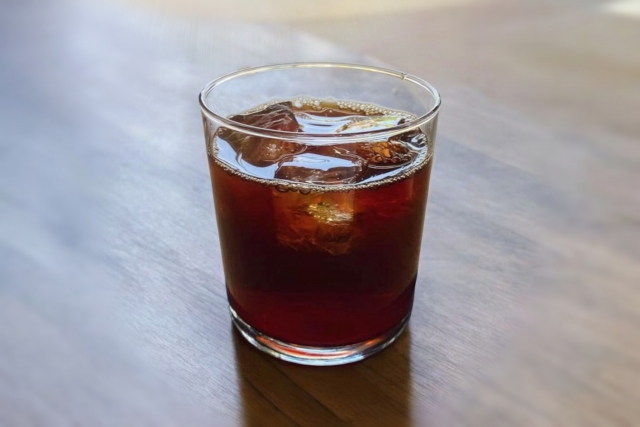 グラスに入った水出しコーヒー