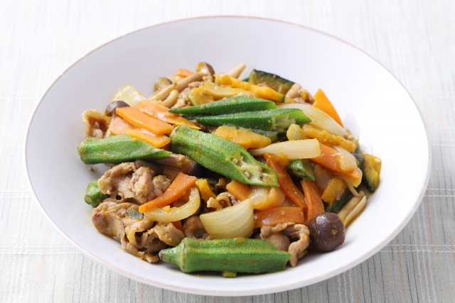 オクラと豚肉とにんじんの炒め物　料理