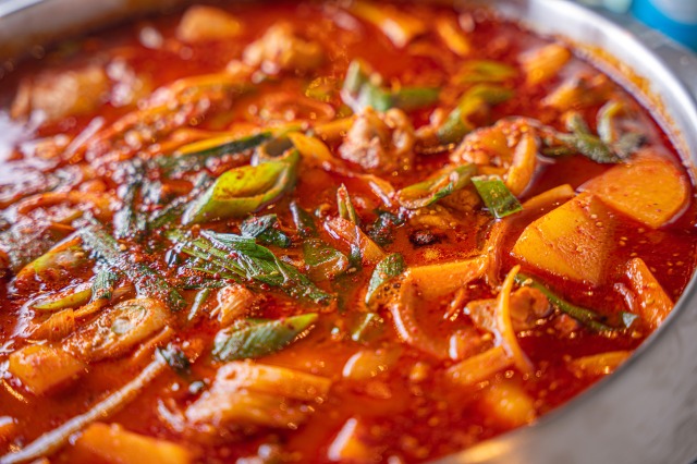 おいしい韓国のお鍋 韓国料理 辛い料理 赤い