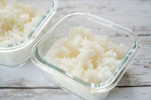 ガラス容器に入ったご飯 　白米