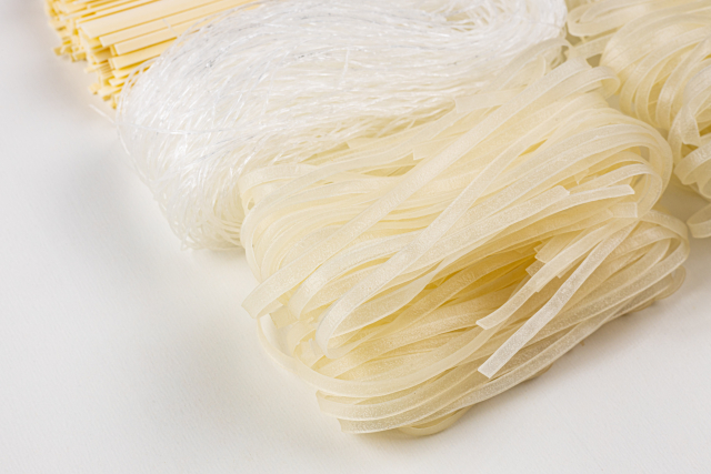 様々な麺　違い　乾麺　フォー　春雨など