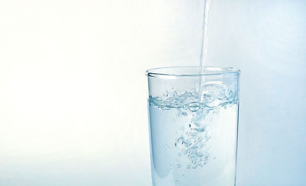 コップに注がれた水