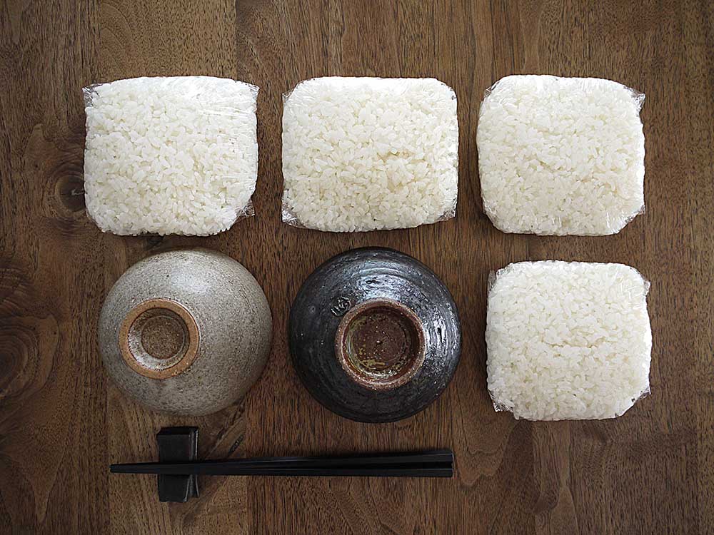 冷凍ご飯とお茶碗