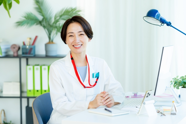 女性医師の診療　イメージ