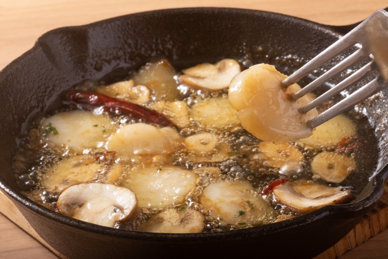 北海道産ホタテ貝柱のアヒージョ