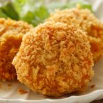 電子レンジで揚げ物をカリッとおいしく温め直す方法！ベチャッとしないポイントや種類別の手順を紹介