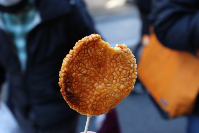 成田山　食べ歩きグルメの串せん