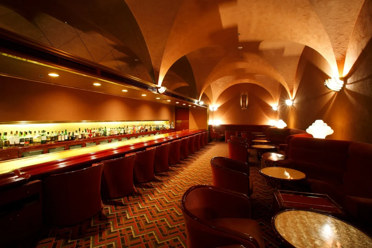 メインバー「クロスヴォールト」の落ち着いた雰囲気