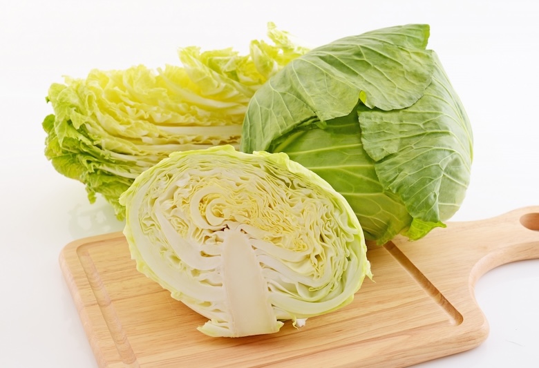 カットしたキャベツと白菜