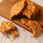 羽田空港で出会う【アカシエ】の絶品スイーツ2選｜『キャラメルフイユ』『ラスクショコラ』の魅力と購入方法