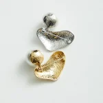 金子綾×IRIS 47×ユナイテッドアローズのトリプルコラボアクセサリー|ハレの日も日常も輝く4つのアイテム