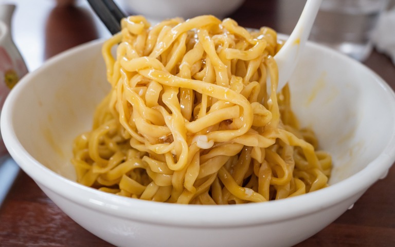 汁なしラーメン　まぜそば　イメージ