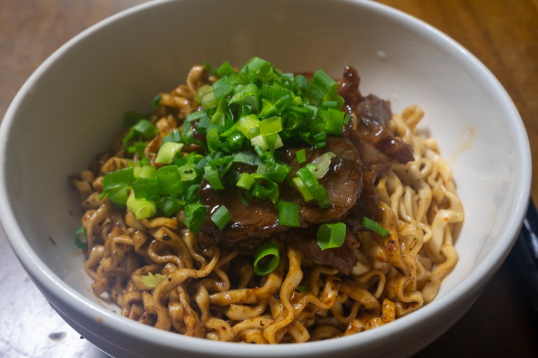 インスタントラーメン　まぜそば　おうちご飯