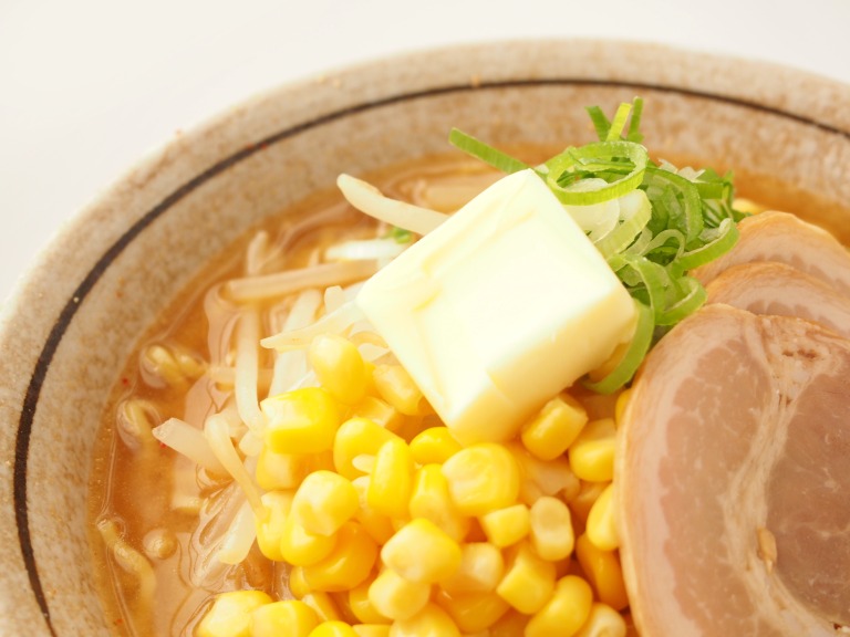 コーンとバタートッピングのラーメン　味噌ラーメン風　アレンジイメージ