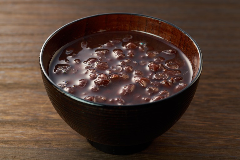 日本の甘味　ぜんざい　イメージ 　つぶあん