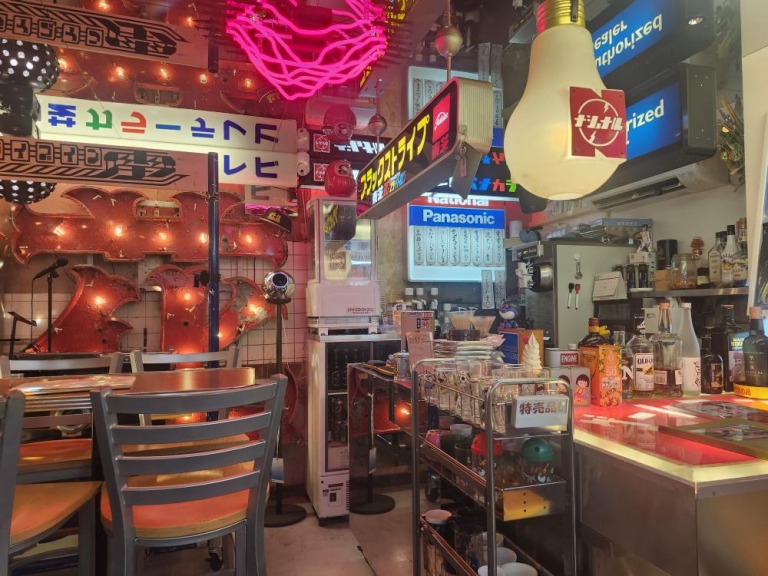 ドライブイン電電　店舗内観