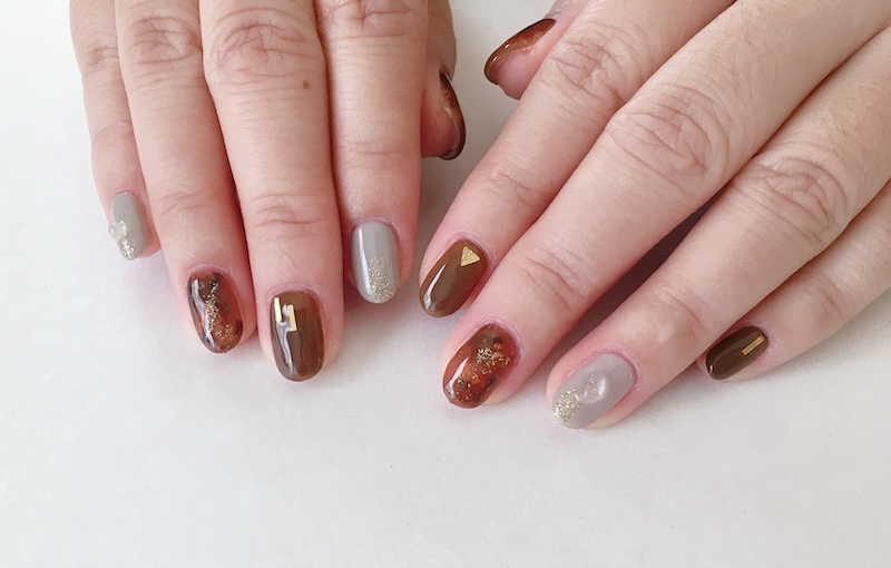 ジェルネイルをした人　ネイル写真