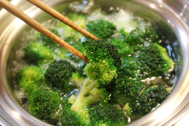 ブロッコリーを茹でる様子