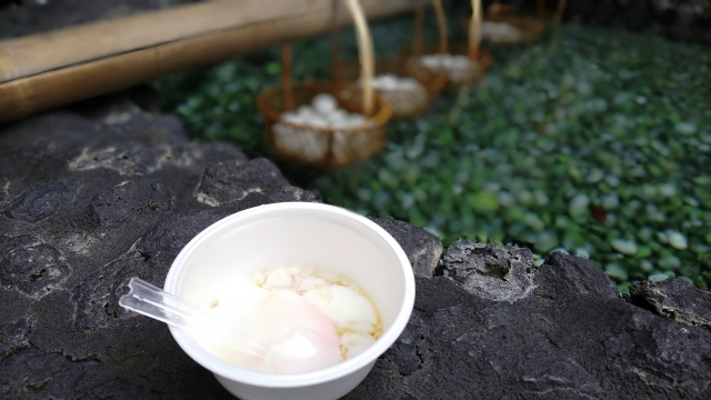 草津温泉街の温泉卵