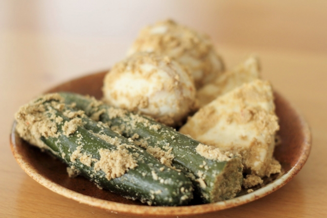 きゅうりとゆで卵と三角チーズのぬか漬け