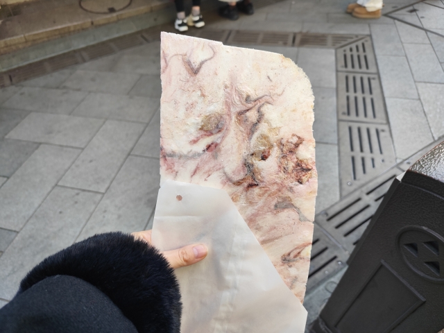 江ノ島の名物丸焼きたこせんべい