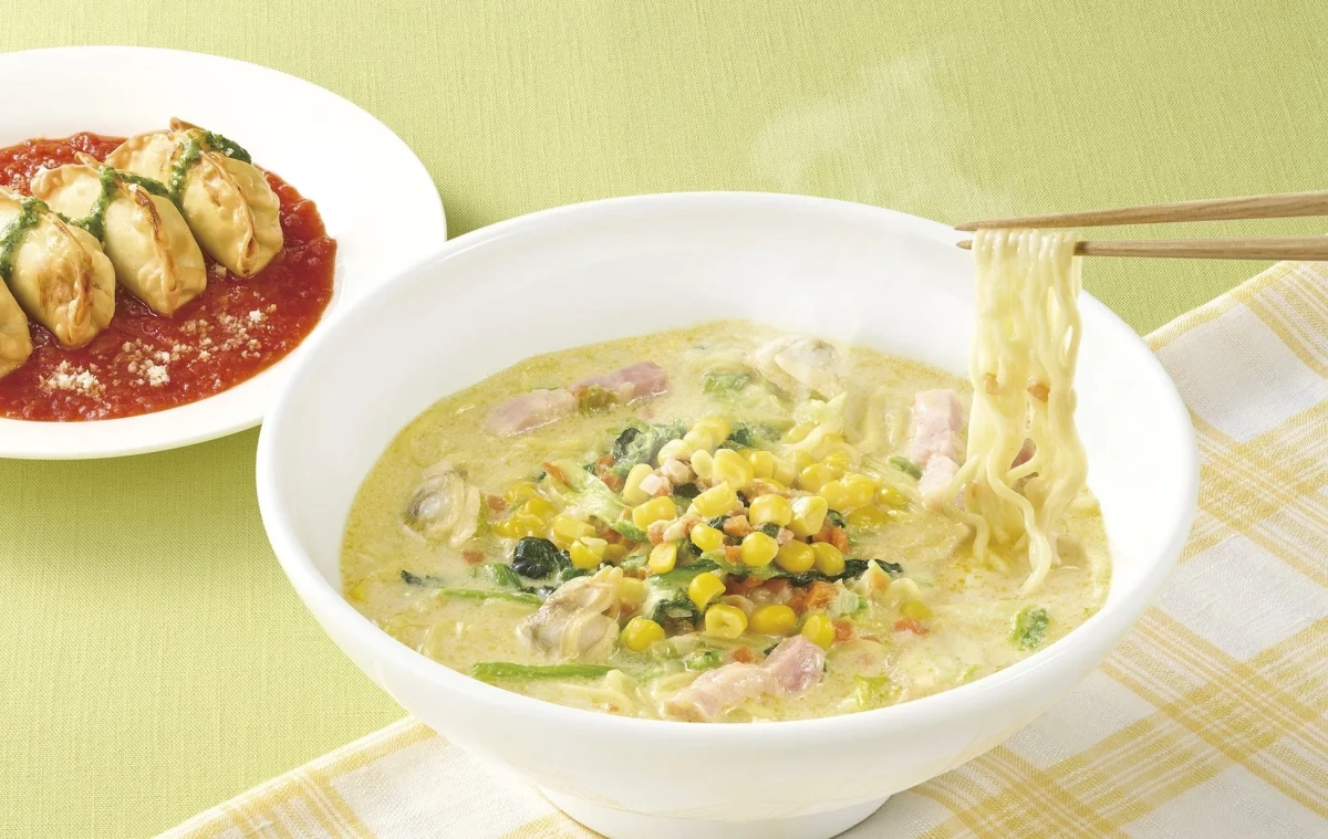 あさりとたっぷり野菜の鶏白湯チャウダーラーメン