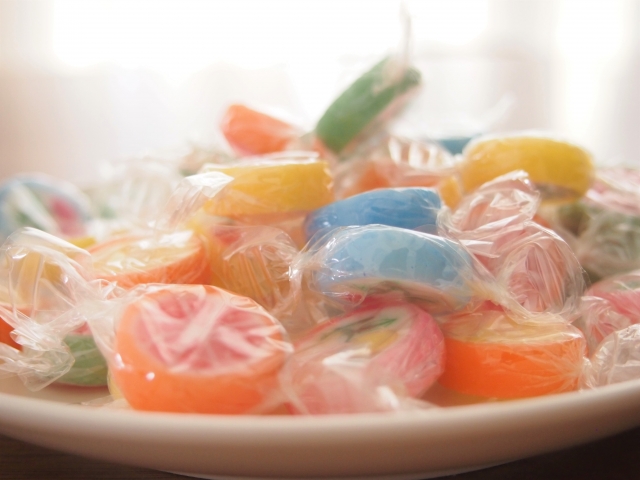 大皿に出したキャンディー