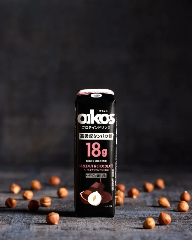 ヘーゼルナッツを散りばめたパッケージ