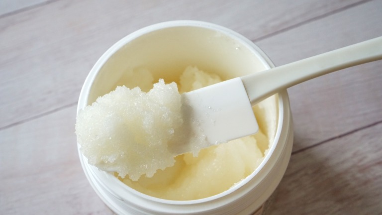 スクラブ　ボディスクラブまたはリップスクラブ