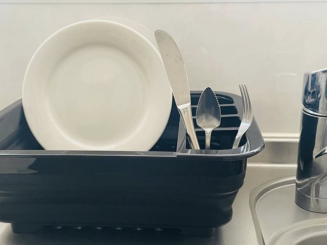 ダイソー　折りたためる水切りかご　カトラリーも