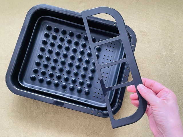 ダイソー　折りたためる水切りかご　仕切りは取り外せる