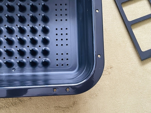 ダイソー　折りたためる水切りかご　底面には突起