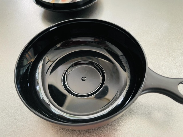 ダイソー　電子レンジ調理器 目玉焼き　真中にくぼみ
