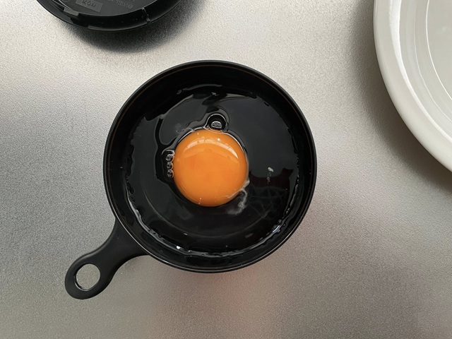 ダイソー　電子レンジ調理器 目玉焼き　黄身
